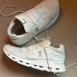 On CloudNova White Runners Size 10